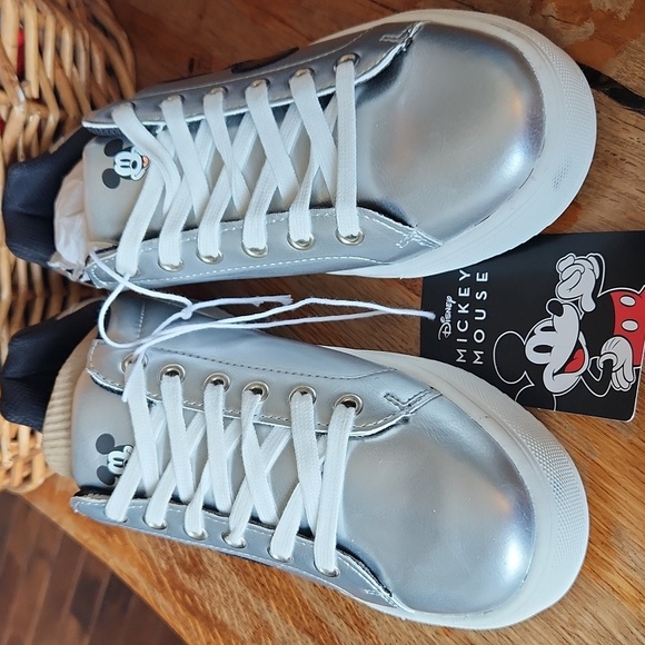Silver Mickey Sneakers sz 9 Metallic Disneyworld Disneyland - Picture 2 of 10